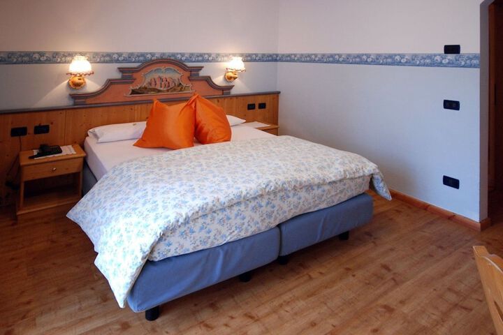 Room 4 of 49