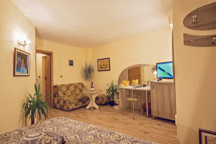 Room 4 of 25
