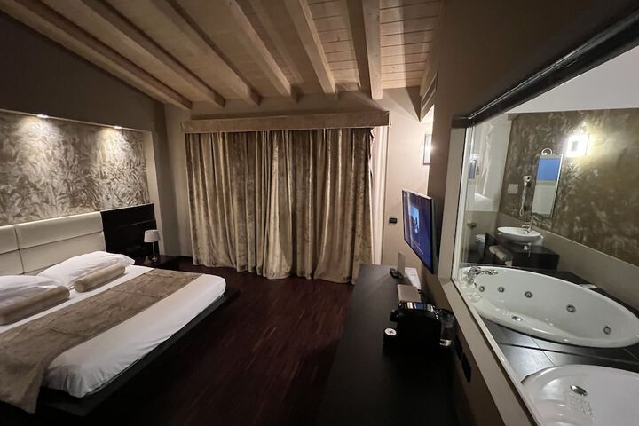 Room 14 of 39