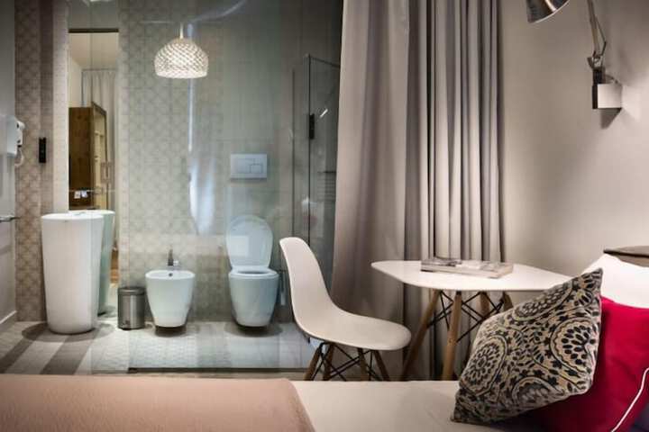 Room 16 of 53