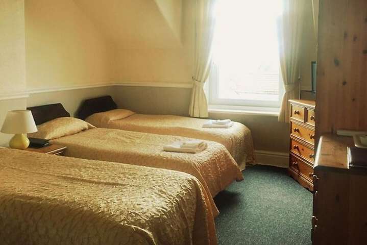 Room 5 of 33