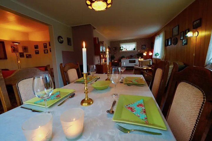 Dining 17 of 19