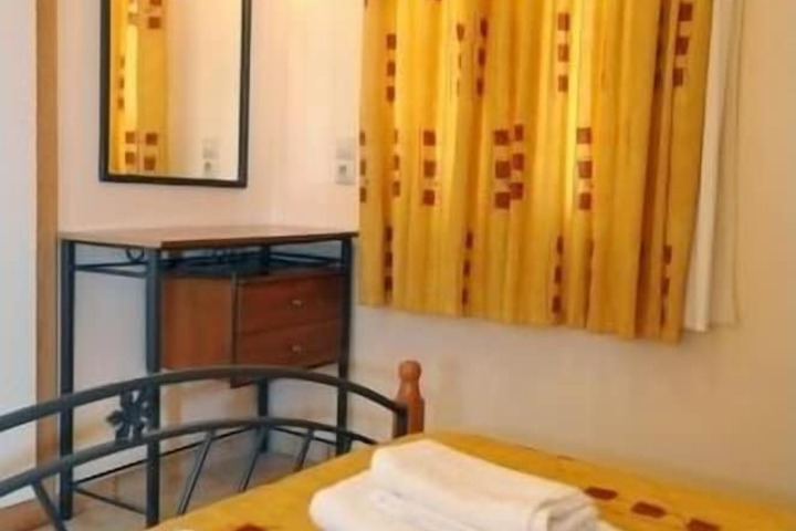 Room 10 of 18