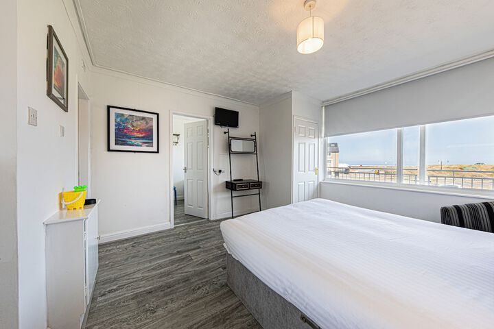 Room 10 of 40