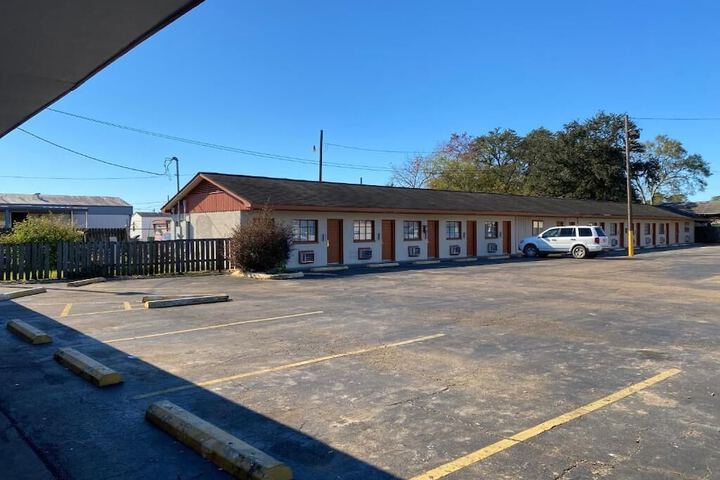 Property Grounds 27 of 33