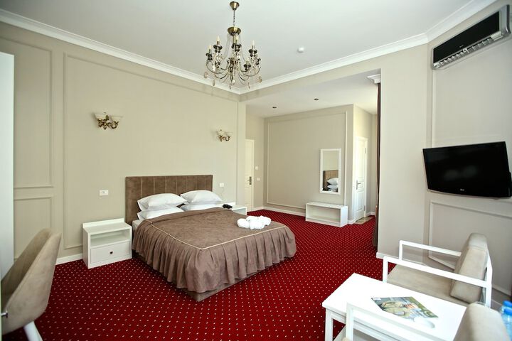 Room 9 of 24