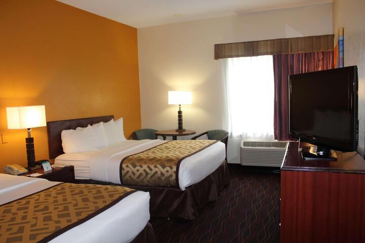 2 Queen Beds Larger Room (2 of 10)