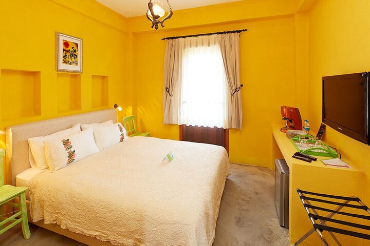 Room 3 of 44