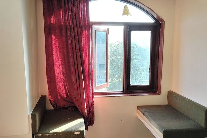 Room 9 of 124