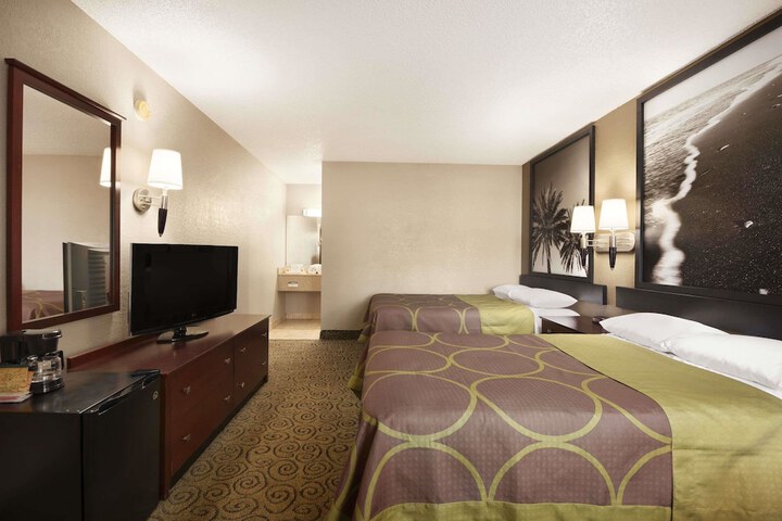 2 Double Beds (5 of 11)