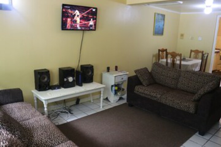 Room 10 of 14