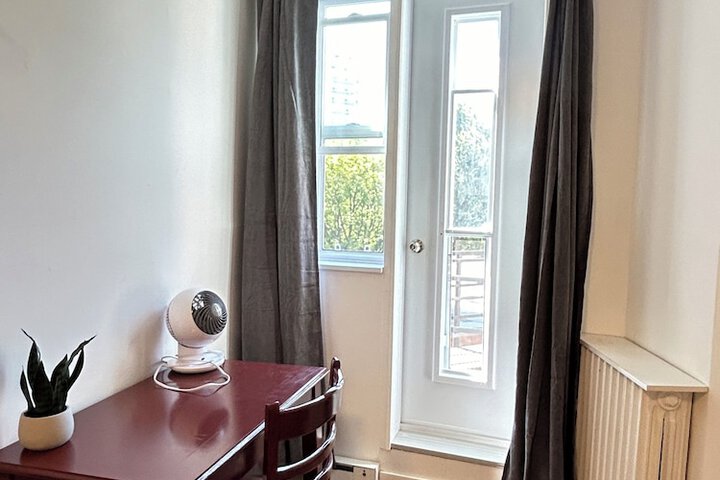 Room 10 of 26