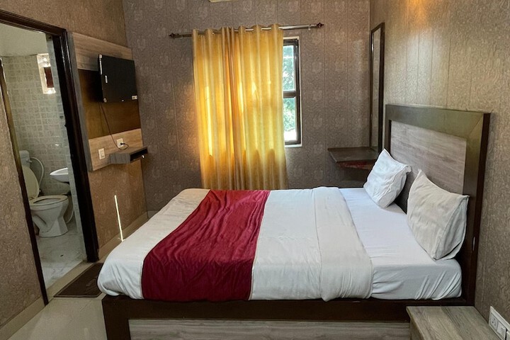 Room 2 of 6