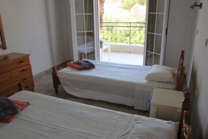 Room 7 of 12