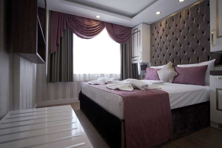 Room 13 of 76