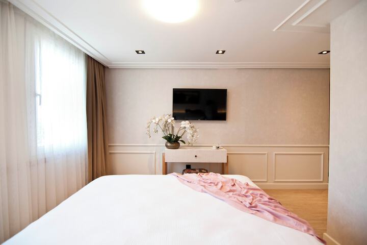 Room 17 of 92