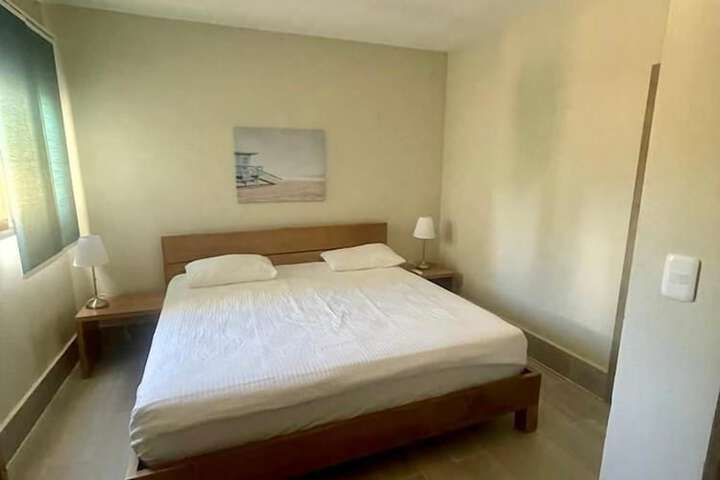 Room 4 of 18