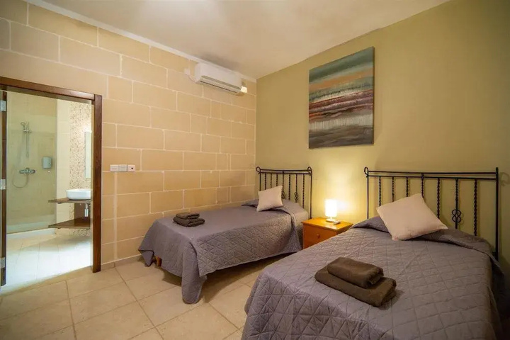 Room 5 of 14