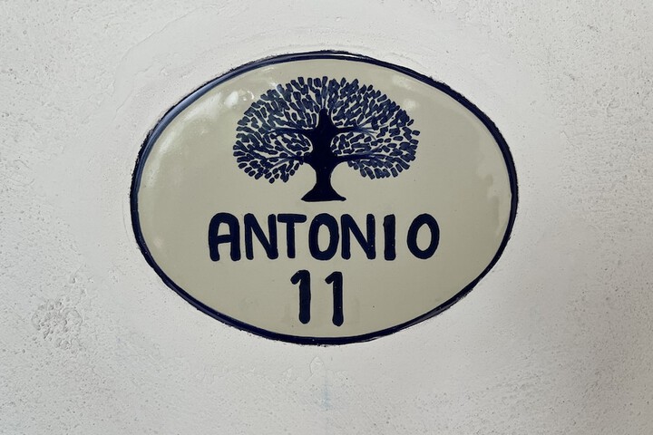 Room 81 of 144