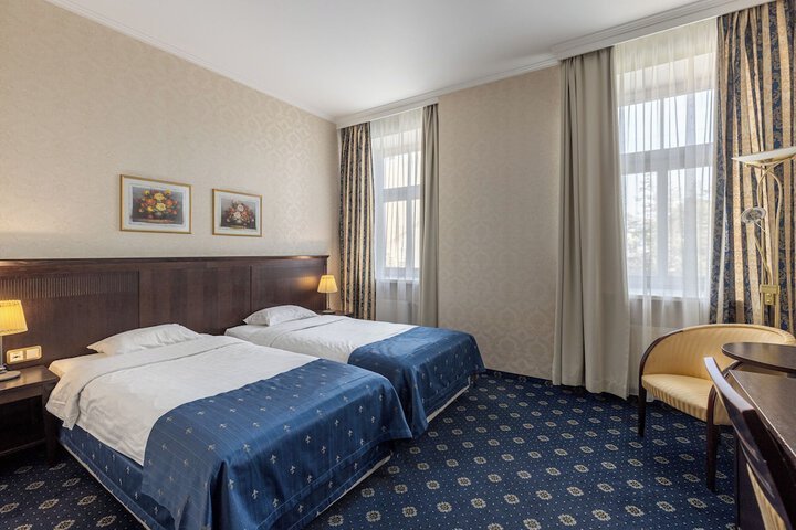 Room 15 of 48