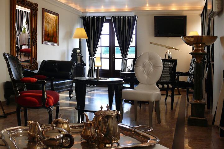 Entrance & Lobby