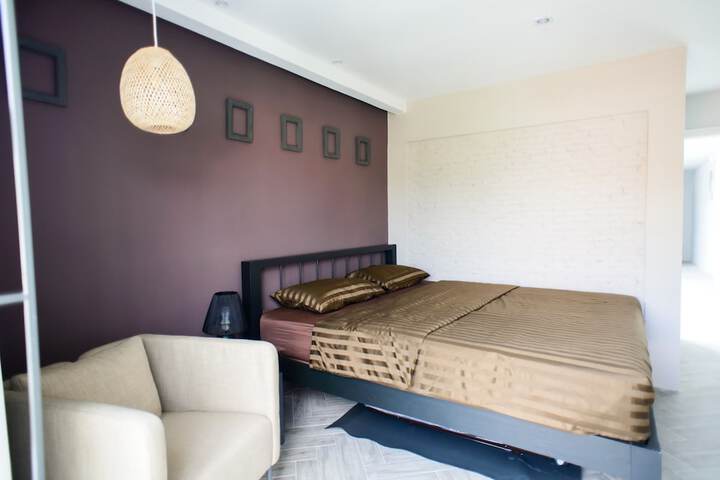 Room 28 of 102