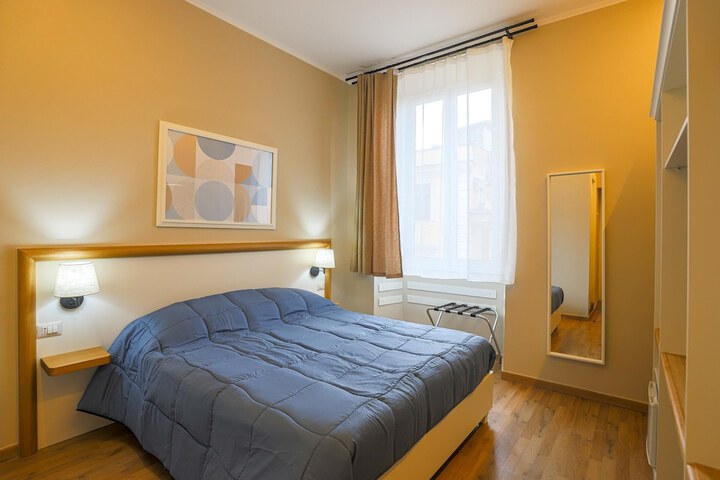 Room 7 of 33