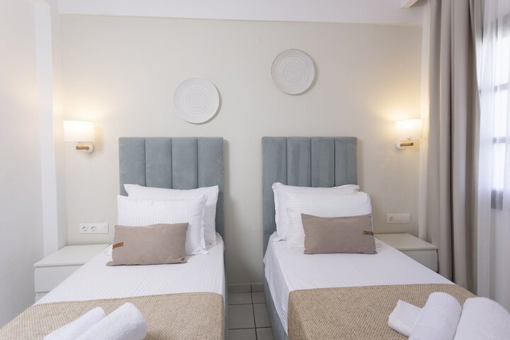 Room 27 of 80
