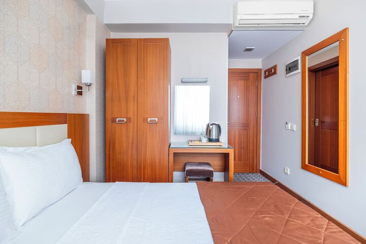 Room 8 of 42