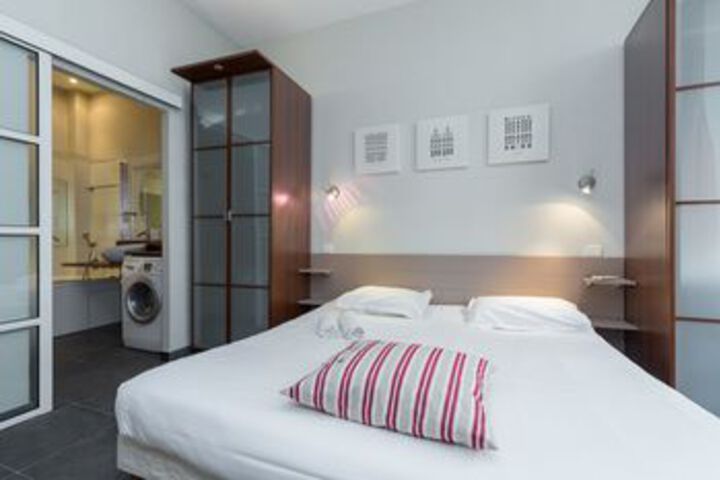 Room 9 of 20