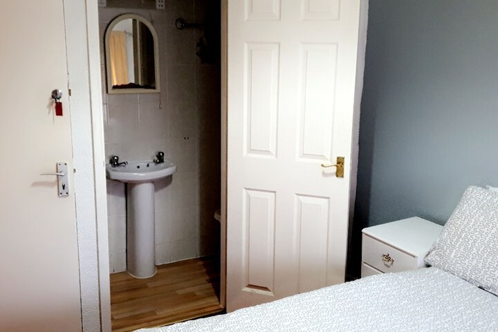 Room 17 of 33