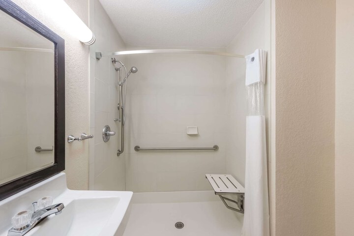 Room 21 of 36