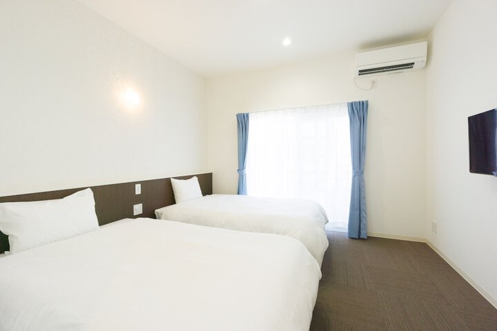 Room 4 of 12