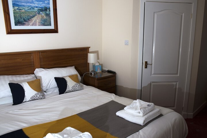 Room 6 of 16