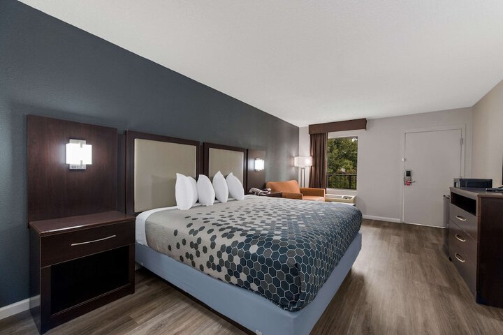 Room 14 of 42