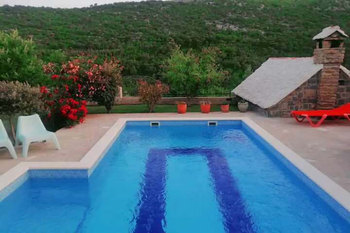 Pool 30 of 65