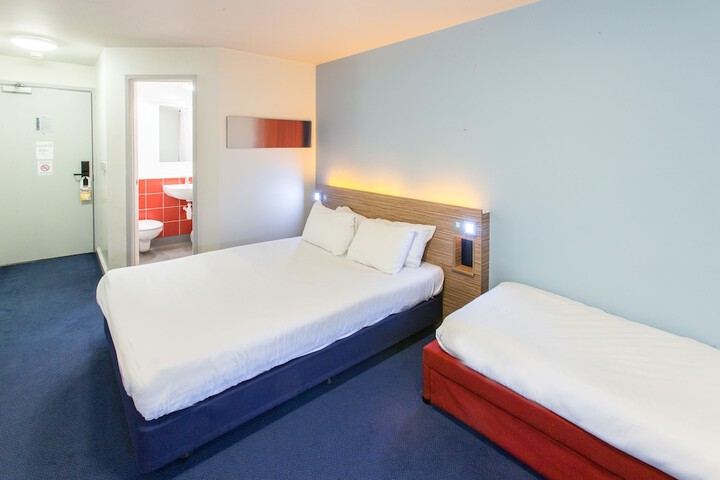 Room 10 of 34
