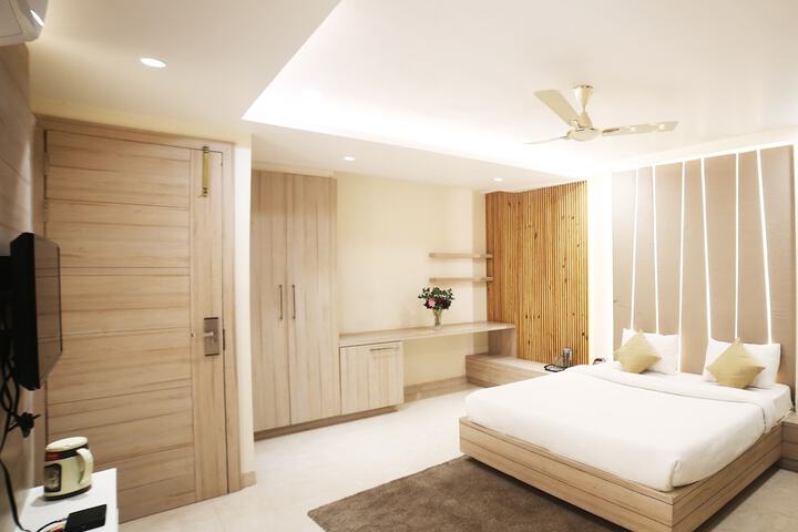 Room 11 of 27