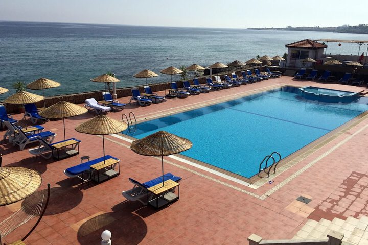Hotel with Pool