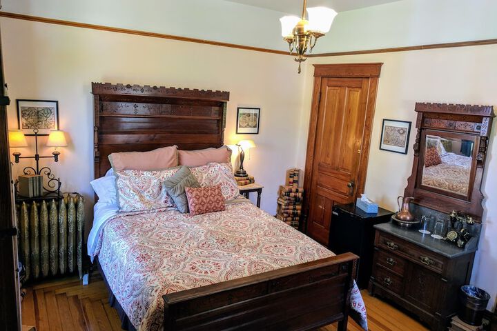 Room 4 of 124