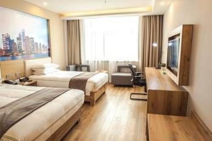 Room 10 of 11