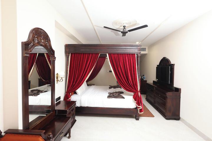 Room 77 of 136