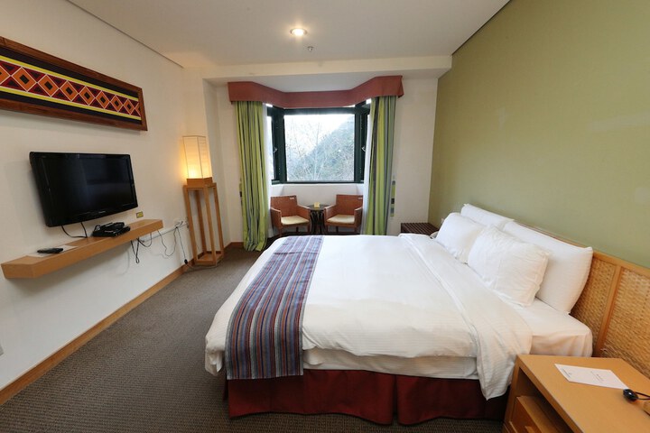 Room 6 of 37