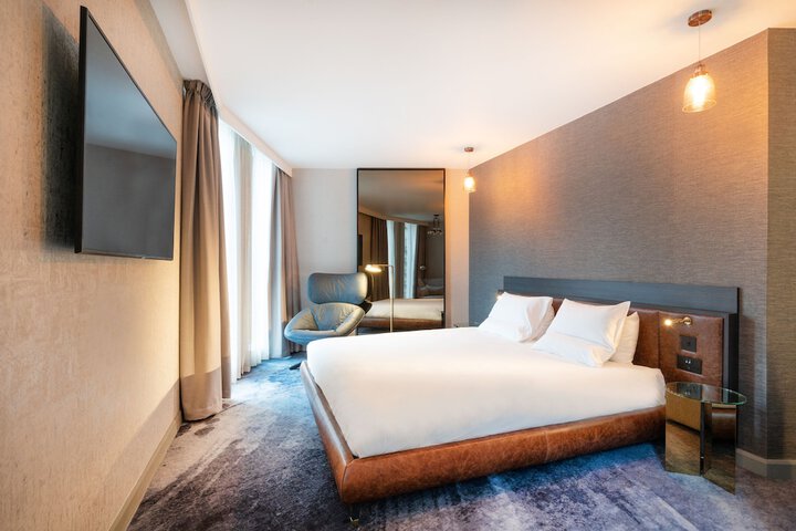 Room 3 of 119