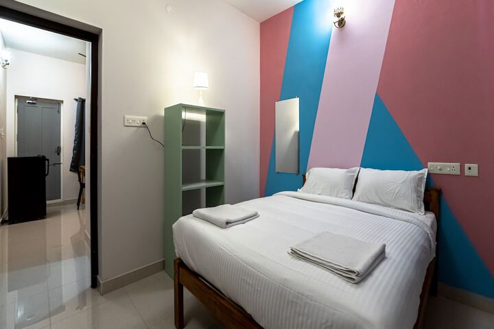 Room 2 of 8