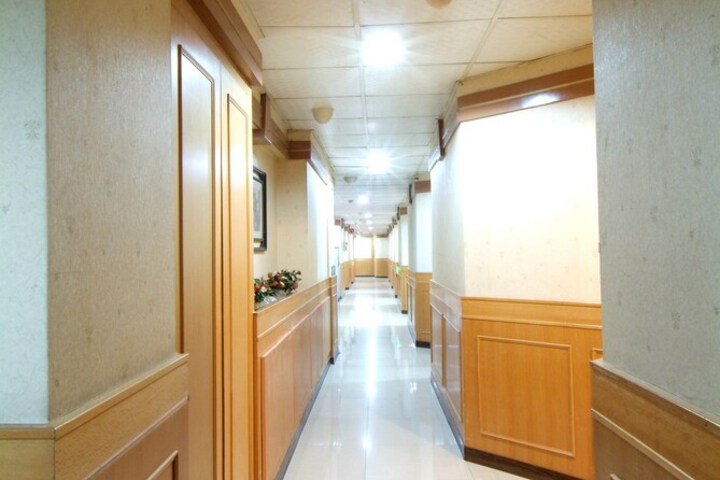 Ballroom/Hall 8 of 9