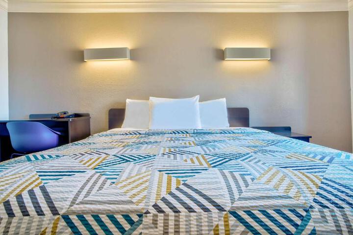 1 King Bed (8 of 12)