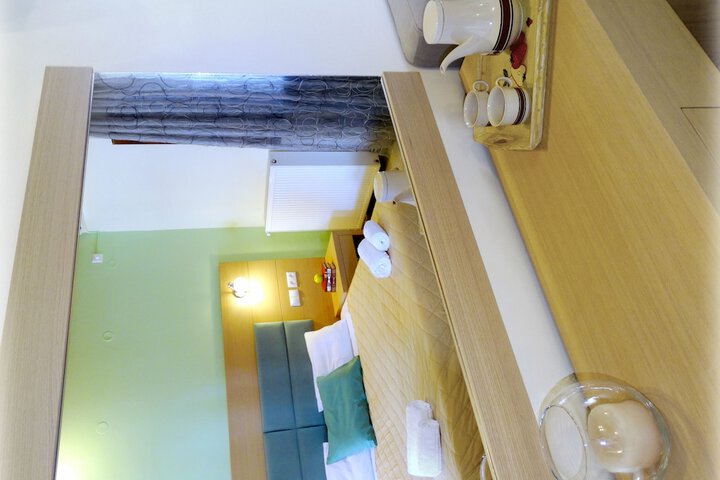 Room 2 of 37