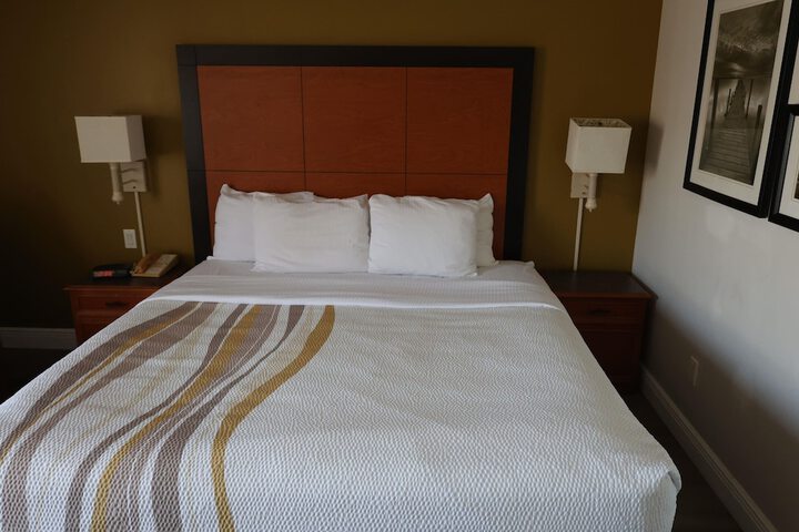 Room 18 of 154