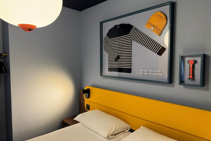 Room 12 of 112